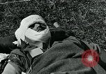 Standbild verwundet Airborne Truppe Soldaten St. Mere Eglise Frankreich, 1944, aus Sekunde 59 historischem Filmmaterial Videoclip 65675038877