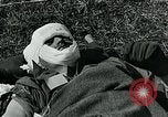 Standbild verwundet Airborne Truppe Soldaten St. Mere Eglise Frankreich, 1944, aus Sekunde 60 historischem Filmmaterial Videoclip 65675038877