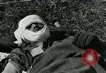 Standbild verwundet Airborne Truppe Soldaten St. Mere Eglise Frankreich, 1944, aus Sekunde 61 historischem Filmmaterial Videoclip 65675038877