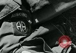 Standbild verwundet Airborne Truppe Soldaten St. Mere Eglise Frankreich, 1944, aus Sekunde 62 historischem Filmmaterial Videoclip 65675038877
