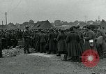 Standbild deutschen Kriegsgefangenen Southampton England, 1944, aus Sekunde 7 historischem Filmmaterial Videoclip 65675038879