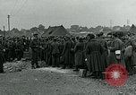 Standbild deutschen Kriegsgefangenen Southampton England, 1944, aus Sekunde 8 historischem Filmmaterial Videoclip 65675038879