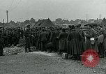 Standbild deutschen Kriegsgefangenen Southampton England, 1944, aus Sekunde 9 historischem Filmmaterial Videoclip 65675038879