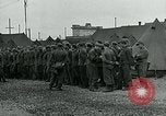 Standbild deutschen Kriegsgefangenen Southampton England, 1944, aus Sekunde 17 historischem Filmmaterial Videoclip 65675038879