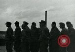 Standbild deutschen Kriegsgefangenen Southampton England, 1944, aus Sekunde 26 historischem Filmmaterial Videoclip 65675038879
