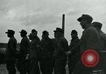 Standbild deutschen Kriegsgefangenen Southampton England, 1944, aus Sekunde 27 historischem Filmmaterial Videoclip 65675038879