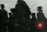 Standbild deutschen Kriegsgefangenen Southampton England, 1944, aus Sekunde 31 historischem Filmmaterial Videoclip 65675038879