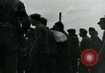 Standbild deutschen Kriegsgefangenen Southampton England, 1944, aus Sekunde 35 historischem Filmmaterial Videoclip 65675038879