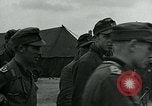 Standbild deutschen Kriegsgefangenen Southampton England, 1944, aus Sekunde 44 historischem Filmmaterial Videoclip 65675038879