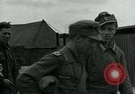 Standbild deutschen Kriegsgefangenen Southampton England, 1944, aus Sekunde 45 historischem Filmmaterial Videoclip 65675038879