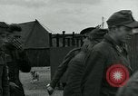 Standbild deutschen Kriegsgefangenen Southampton England, 1944, aus Sekunde 46 historischem Filmmaterial Videoclip 65675038879