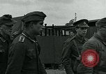 Standbild deutschen Kriegsgefangenen Southampton England, 1944, aus Sekunde 47 historischem Filmmaterial Videoclip 65675038879