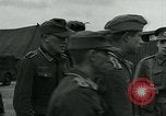 Standbild deutschen Kriegsgefangenen Southampton England, 1944, aus Sekunde 48 historischem Filmmaterial Videoclip 65675038879