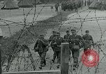 Standbild deutschen Kriegsgefangenen Southhampton England, 1944, aus Sekunde 5 historischem Filmmaterial Videoclip 65675038880