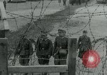 Standbild deutschen Kriegsgefangenen Southhampton England, 1944, aus Sekunde 7 historischem Filmmaterial Videoclip 65675038880