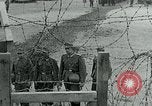 Standbild deutschen Kriegsgefangenen Southhampton England, 1944, aus Sekunde 10 historischem Filmmaterial Videoclip 65675038880