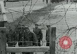 Standbild deutschen Kriegsgefangenen Southhampton England, 1944, aus Sekunde 11 historischem Filmmaterial Videoclip 65675038880