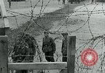 Standbild deutschen Kriegsgefangenen Southhampton England, 1944, aus Sekunde 14 historischem Filmmaterial Videoclip 65675038880