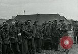 Standbild deutschen Kriegsgefangenen Southhampton England, 1944, aus Sekunde 21 historischem Filmmaterial Videoclip 65675038880