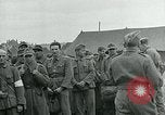 Standbild deutschen Kriegsgefangenen Southhampton England, 1944, aus Sekunde 22 historischem Filmmaterial Videoclip 65675038880