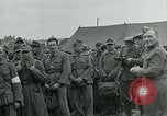 Standbild deutschen Kriegsgefangenen Southhampton England, 1944, aus Sekunde 23 historischem Filmmaterial Videoclip 65675038880