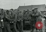 Standbild deutschen Kriegsgefangenen Southhampton England, 1944, aus Sekunde 25 historischem Filmmaterial Videoclip 65675038880