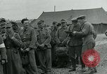 Standbild deutschen Kriegsgefangenen Southhampton England, 1944, aus Sekunde 26 historischem Filmmaterial Videoclip 65675038880