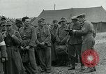 Standbild deutschen Kriegsgefangenen Southhampton England, 1944, aus Sekunde 27 historischem Filmmaterial Videoclip 65675038880