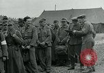Standbild deutschen Kriegsgefangenen Southhampton England, 1944, aus Sekunde 28 historischem Filmmaterial Videoclip 65675038880