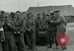 Standbild deutschen Kriegsgefangenen Southhampton England, 1944, aus Sekunde 29 historischem Filmmaterial Videoclip 65675038880