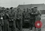 Standbild deutschen Kriegsgefangenen Southhampton England, 1944, aus Sekunde 33 historischem Filmmaterial Videoclip 65675038880