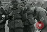 Standbild deutschen Kriegsgefangenen Southhampton England, 1944, aus Sekunde 40 historischem Filmmaterial Videoclip 65675038880
