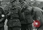 Standbild deutschen Kriegsgefangenen Southhampton England, 1944, aus Sekunde 42 historischem Filmmaterial Videoclip 65675038880