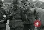 Standbild deutschen Kriegsgefangenen Southhampton England, 1944, aus Sekunde 46 historischem Filmmaterial Videoclip 65675038880