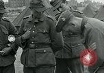Standbild deutschen Kriegsgefangenen Southhampton England, 1944, aus Sekunde 48 historischem Filmmaterial Videoclip 65675038880