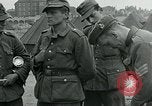Standbild deutschen Kriegsgefangenen Southhampton England, 1944, aus Sekunde 50 historischem Filmmaterial Videoclip 65675038880