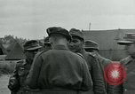 Standbild deutschen Kriegsgefangenen Southhampton England, 1944, aus Sekunde 51 historischem Filmmaterial Videoclip 65675038880