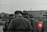 Standbild deutschen Kriegsgefangenen Southhampton England, 1944, aus Sekunde 53 historischem Filmmaterial Videoclip 65675038880