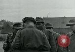 Standbild deutschen Kriegsgefangenen Southhampton England, 1944, aus Sekunde 54 historischem Filmmaterial Videoclip 65675038880