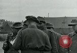 Standbild deutschen Kriegsgefangenen Southhampton England, 1944, aus Sekunde 55 historischem Filmmaterial Videoclip 65675038880