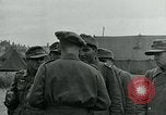 Standbild deutschen Kriegsgefangenen Southhampton England, 1944, aus Sekunde 56 historischem Filmmaterial Videoclip 65675038880