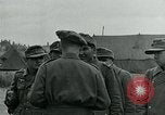 Standbild deutschen Kriegsgefangenen Southhampton England, 1944, aus Sekunde 57 historischem Filmmaterial Videoclip 65675038880