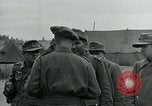 Standbild deutschen Kriegsgefangenen Southhampton England, 1944, aus Sekunde 58 historischem Filmmaterial Videoclip 65675038880