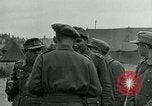 Standbild deutschen Kriegsgefangenen Southhampton England, 1944, aus Sekunde 60 historischem Filmmaterial Videoclip 65675038880