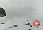 Image C-47 Avion Holland Hollande, 1944, de la seconde 15 séquences d'archives historiques vidéo 65675038889
