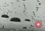 Image C-47 Avion Holland Hollande, 1944, de la seconde 16 séquences d'archives historiques vidéo 65675038889