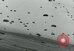 Image C-47 Avion Holland Hollande, 1944, de la seconde 30 séquences d'archives historiques vidéo 65675038889