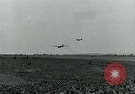 Standbild American glider Holland Niederlande, 1944, aus Sekunde 15 historischem Filmmaterial Videoclip 65675038890