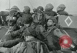 Image les troupes américaines faire assaut amphibie à Omaha Beach le Jour J Normandie France, 1944, de la seconde 5 séquences d'archives historiques vidéo 65675038892