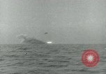 Image les troupes américaines faire assaut amphibie à Omaha Beach le Jour J Normandie France, 1944, de la seconde 9 séquences d'archives historiques vidéo 65675038892